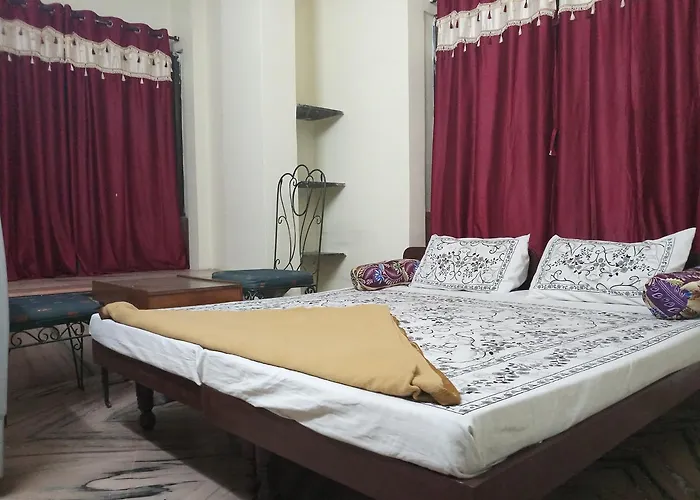 Ek Hotel